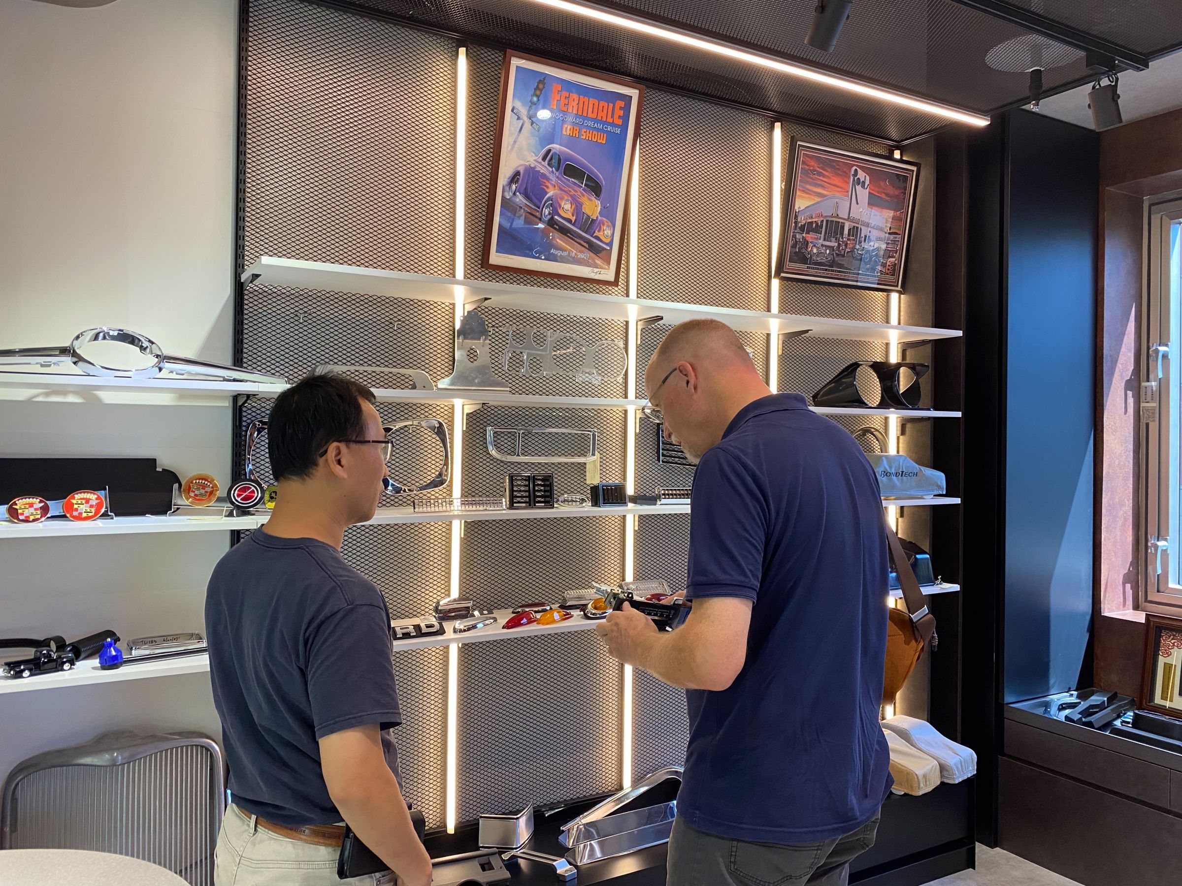 Pan Taiwan ve Almanya'daki klasik araba alıcıları.